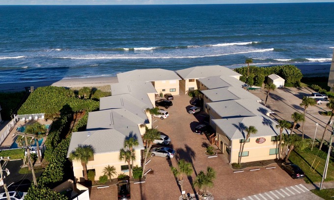 Satellite Beach Condominio | Cozy oceanside condo in peaceful Satellite Beach