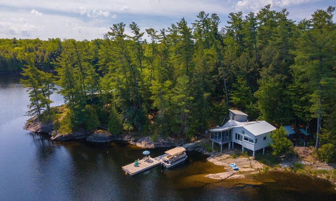 Whitestone Cabaña | Cozy Off-Grid Lake House Cottage on Lake Wah-Wash-Kesh