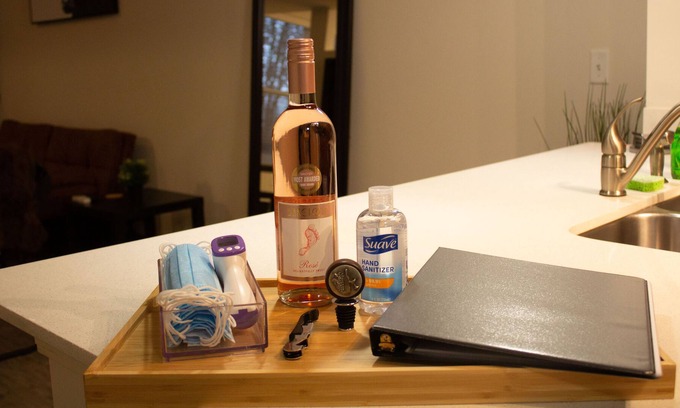Westside Apartamento | Cozy one bed-room mini suite studio 7 minutes to Trap Music Museum