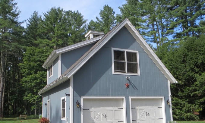 Falls Village Casa | Acogedora Orgánica Carriage House en maderas