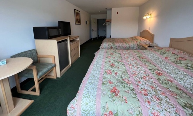 Renault Apartamento | Cozy Petite King + Queen Suite in a Friendly Town!