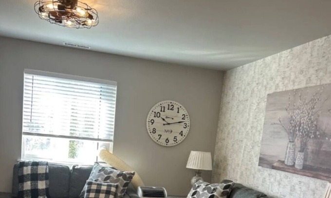 Bozeman Apartamento | Cozy place with ski resorts within miles. Hot springs 7 miles away.
