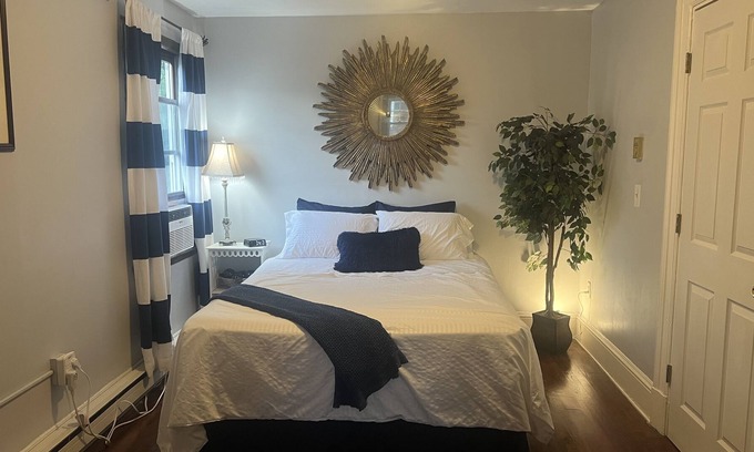 New London Apartamento | Cozy Post Hill apartment - close to casinos & beaches