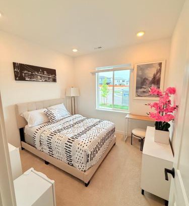 Bonney Lake Casa | Cozy Private Room, Room 1, Near Seattle and Mt Rainier, Quiet and Comfy Stay