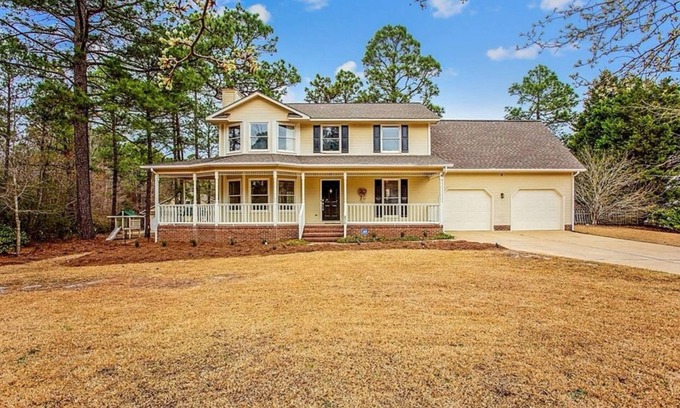 Pine Forest Casa | Cozy private room with beautiful scenery near post