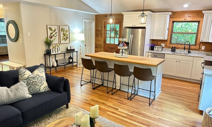 Banner Elk Cabina | Cozy private Sugar Mountain cabin located near Skiing, Hiking and more!