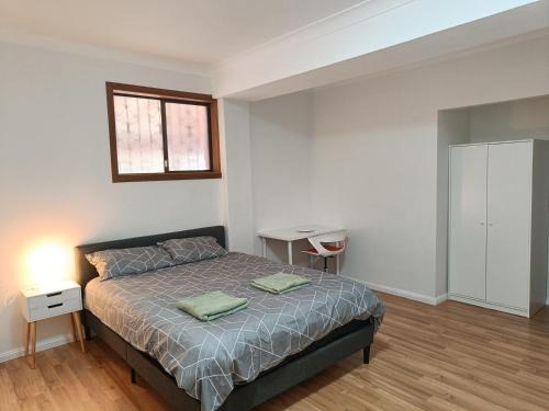 Merrylands Casa | Cozy Queen Room in Spacious Home in Merrylands - M3