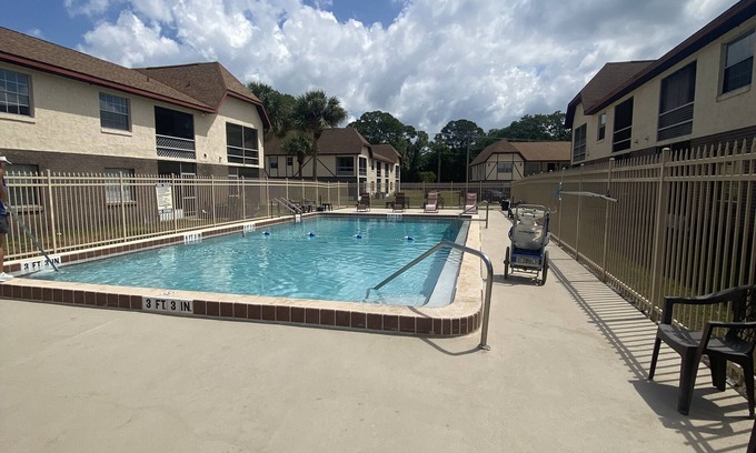 Colonial Heights Apartamento | Cozy, quiet apartment with pool! In historic down town area.