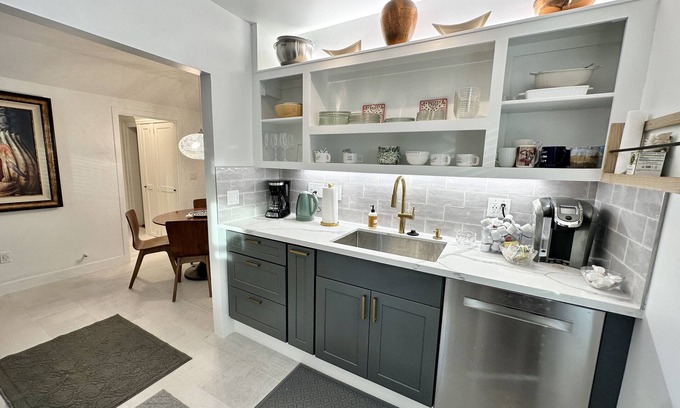 Washington Ave./ Memorial Park Casa | Cozy Quiet Home! PET FRIENDLY! Back to School 2025 Special!