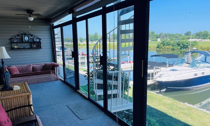Oak Harbor Condominio | Cozy ranch condo on the shores of Lake Erie!