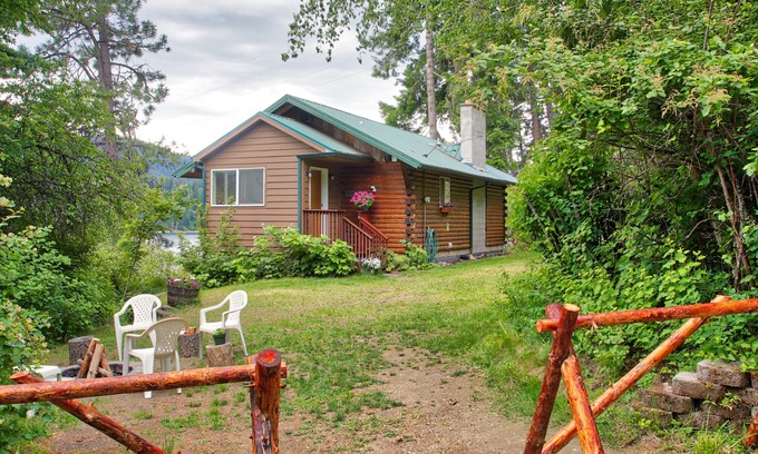 Hayden Casa | Cozy & Relaxing Cabin w/ Paddle Boards, Pedal Boat, Canoe, Kayak and more!