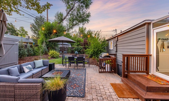 Old Southwest Casa | Cozy Reno Midtown Retreat Fire Pit & Parking