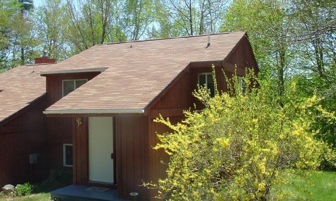 Stoneham Condominio | Cozy Retreat, Bañera de hidromasaje, wi-fi, Cerca Kezar Lake, colinda Montañas Blancas