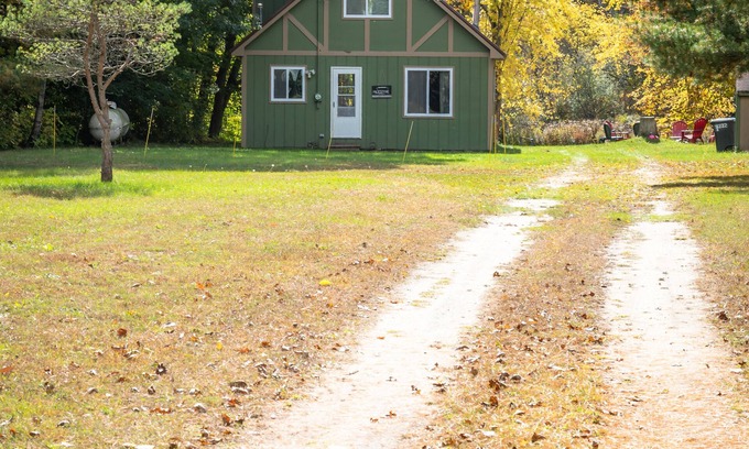 Paris Cabaña | Cozy Riverfront Cottage