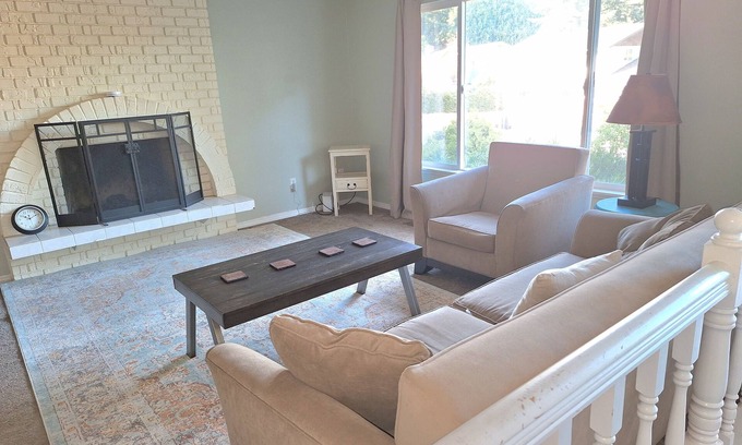 North Creek Casa | Cozy room in a quiet house and safe neighborhood.