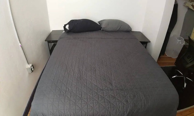Roxbury Condominio | cozy room in quiet area