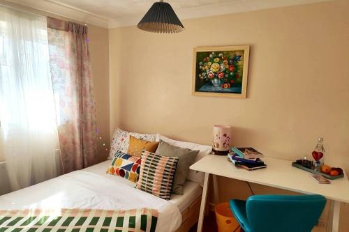 London Borough of Hounslow Casa | Cozy room near Heathrow