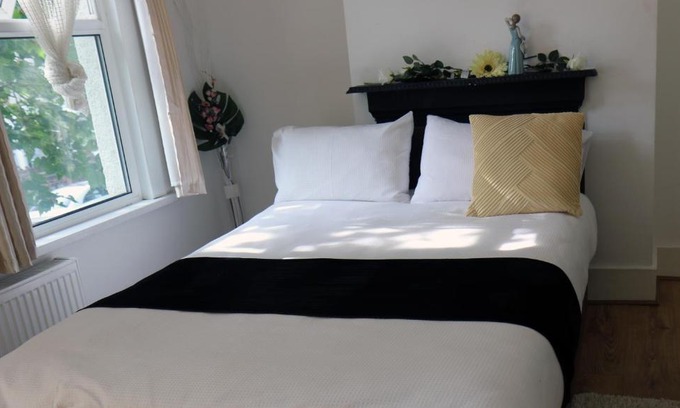 Lower Edmonton Casa | cozy rooms or Apartment in London Townhouse fast links to Central