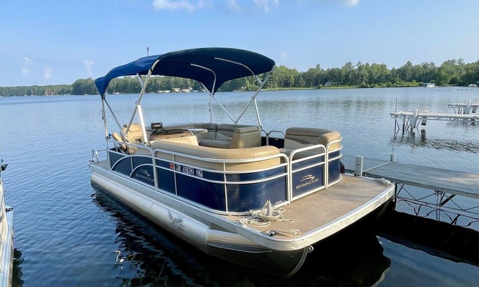 Hayward Cabina | Cozy, Rustic Luxury Cabin on Round Lake, with all of the modern conveniences!