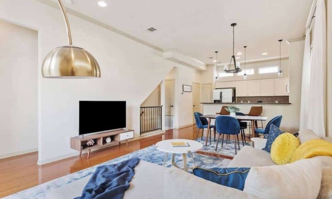 Zilker Casa | Cozy S. Lamar Monthly Furnished 2/2.5 w Office!