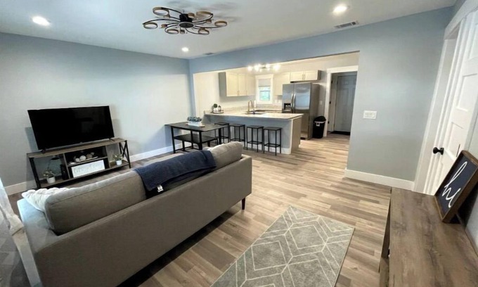Midtown Casa | Cozy Savannah 5BR Home