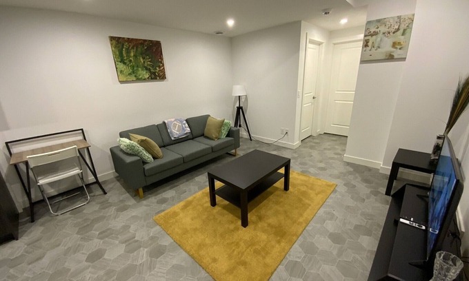 Southeast Calgary Apartamento | Cozy SE APT Suitable for Long Stay