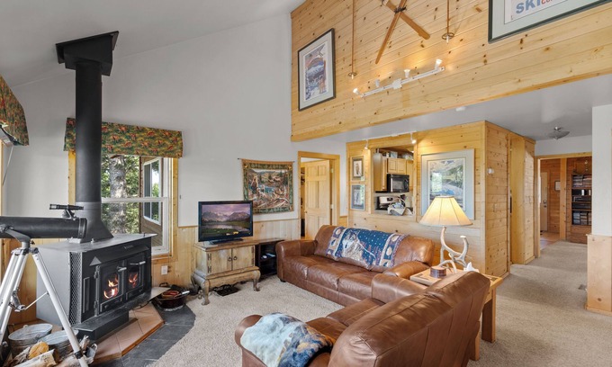 Cripple Creek Cabina | Stunning Views at Private Mountain Cabin|Hot Tub!