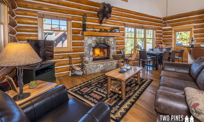 Powder Ridge Cabina | Cozy Ski-in/Ski-out Cabin | Deck + Hot Tub!