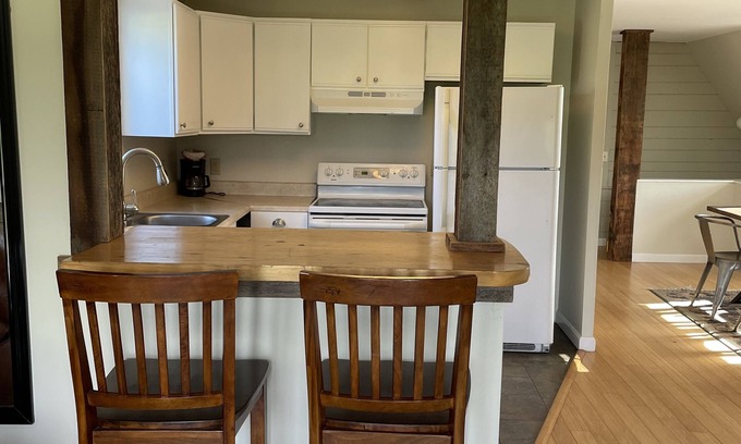 Morrisville Apartamento | Cozy ski retreat on 200 acres of private groomed cross country ski trails.