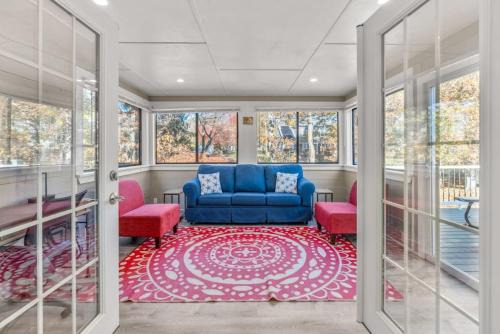 Hyannis Casa | Cozy Spacious Home Walk to the Beach and 1 Mile to Downtown Hyannis