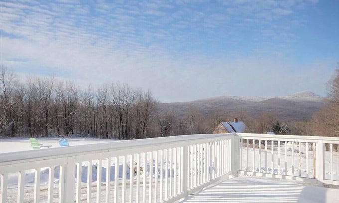 Wilmington Casa | Cozy, spacious ski home 10 minutes from Mt. Snow!