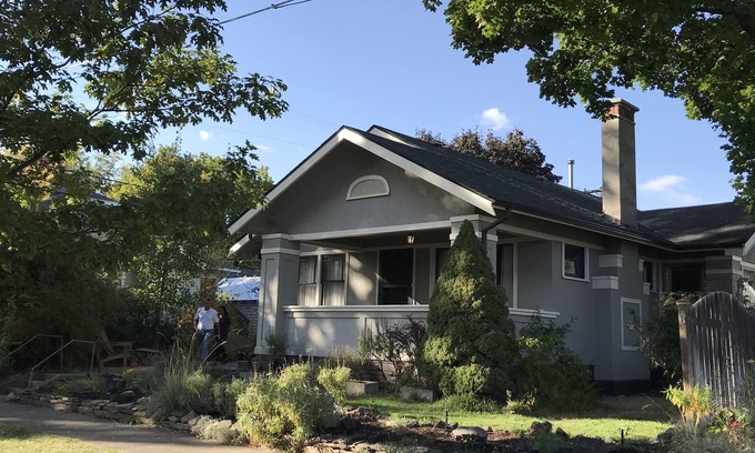 La Grande Casa | Cozy Spring Avenue Bungalow