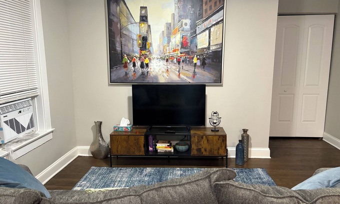 Rogers Park Condominio | Cozy Stay in Chicago, 2 Br, Up to 5 People, Free Parking, 32+ Stay