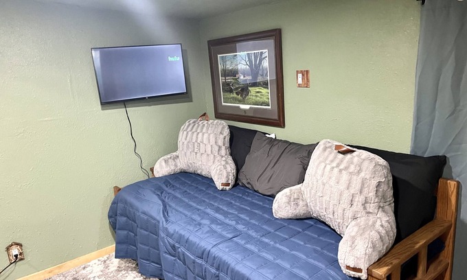 Southwest Bend Apartamento | Cozy studio in SW Bend- close to Old Mill Shopping and Mt Bachelor