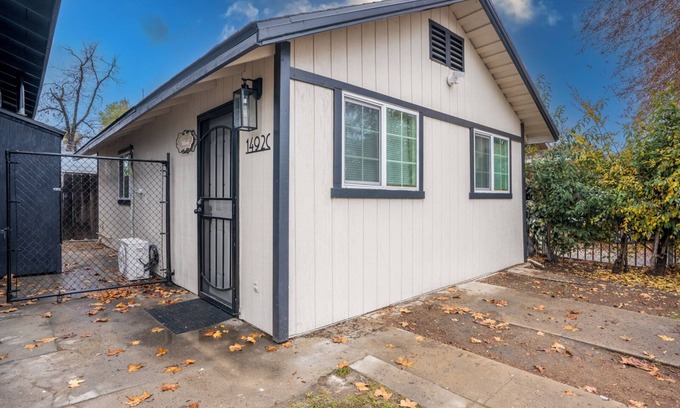 Tower District Apartamento | Cozy studio in Tower district with WiFi, AC