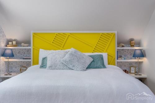 Clayton Casa | Cozy Studio Loft W Soaking Tub & Patio