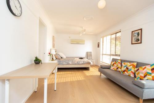 Mackenzie Casa | Cozy Studio Suite in House - Private Kitchen Bath