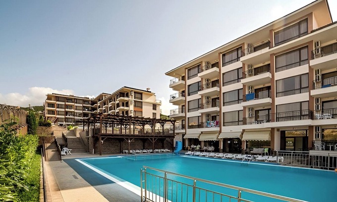 Yurta Apartamento | Cozy studio with AC, WiFi, and swimming pools in welcoming Sveti Vlas