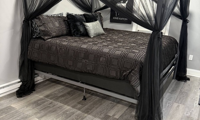 Collingdale Apartamento | Cozy studio with. Beautiful King Size Bed, WiFi and AC in fabulous Collingdale