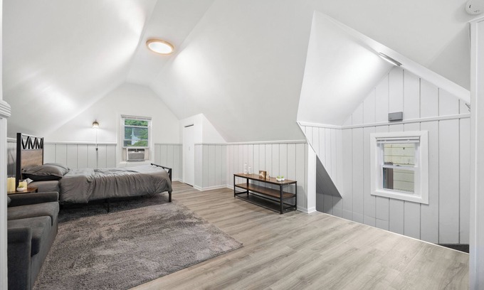 White Plains Apartamento | Cozy Studio with reading nook