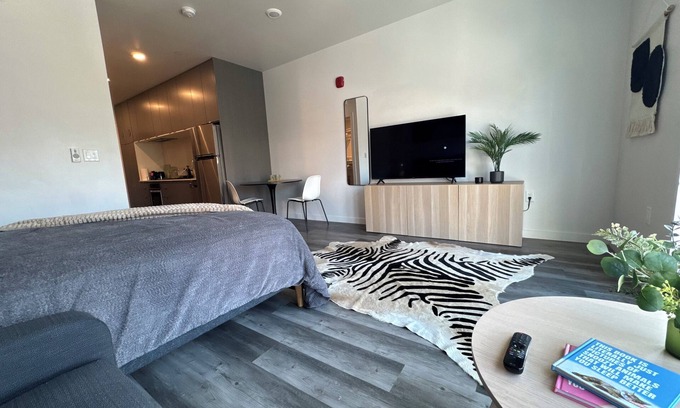 Midtown Sacramento Apartamento | Cozy studio with WiFi, AC, fitness room in lovely midtown of Sacramento.
