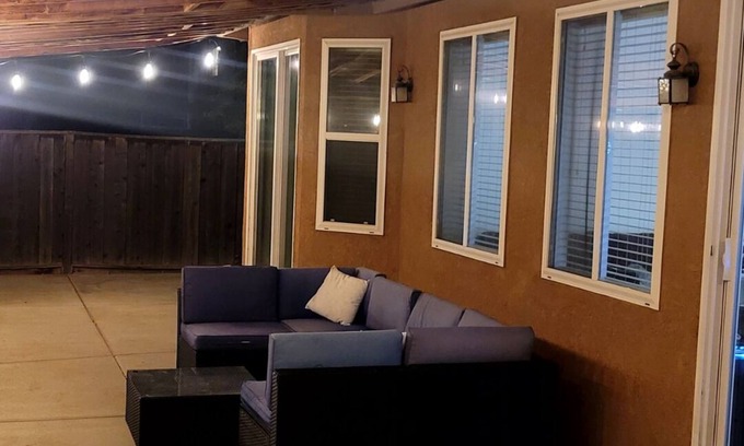 Roosevelt Apartamento | Cozy studio with WiFi and AC in welcoming Fresno