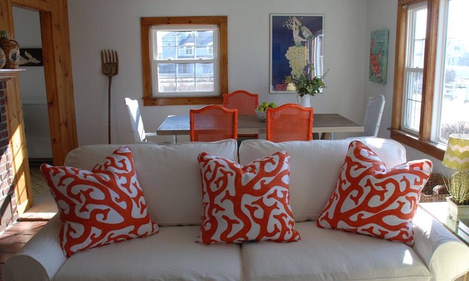 Rye Casa | Acogedora y elegante cabaña Bluebird, pasos para la playa de Jenness! Alquileres de otoño e invierno