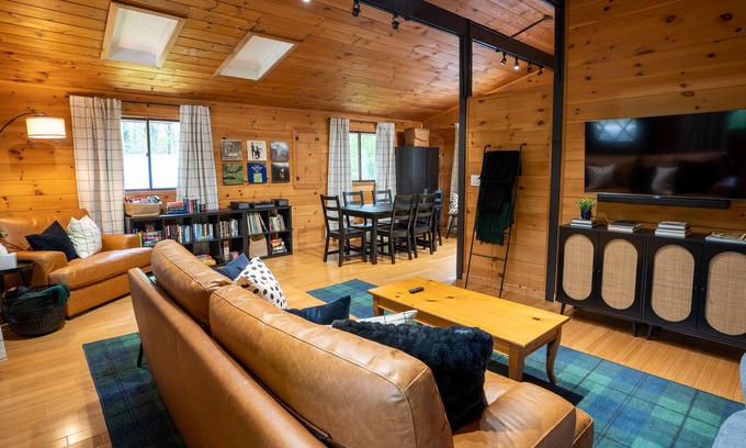 Intervale Cabina | Cozy & Stylish Cabin close to ski mountains, hiking, downtown & more!