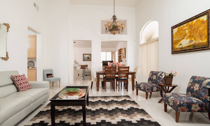 Spring Valley Casa | Cozy, Stylish High ceiling 3bd rm single story house 1790 sf for Business/Family