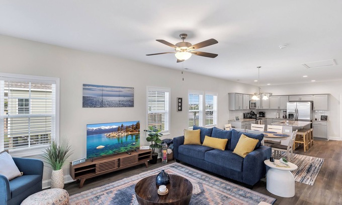 Cedar Point Casa | Cozy Summer house on the water - 10 minutes to the beach. Waiting for you!