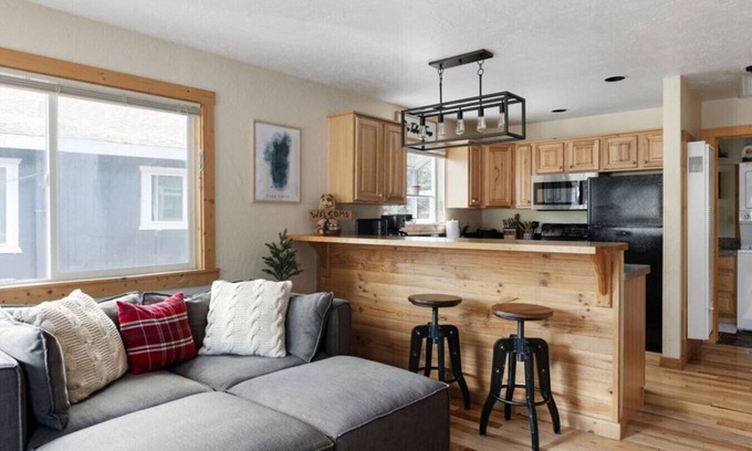 Tahoe Village Apartamento | Cozy Tahoe Chalet | Fireplace & Views | Sleeps 4