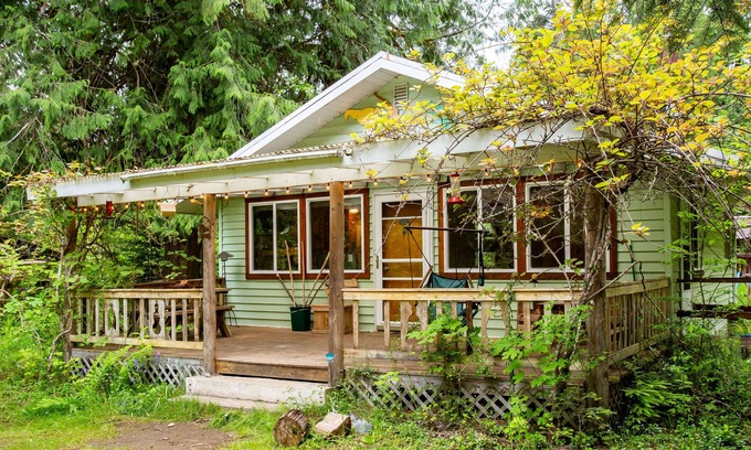 Randle Cabina | Cozy, Tranquil Retreat near Mount Rainier waits for you