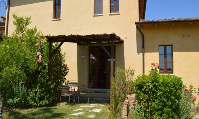 Asciano Apartamento | Acogedora escapada a la campiña toscana