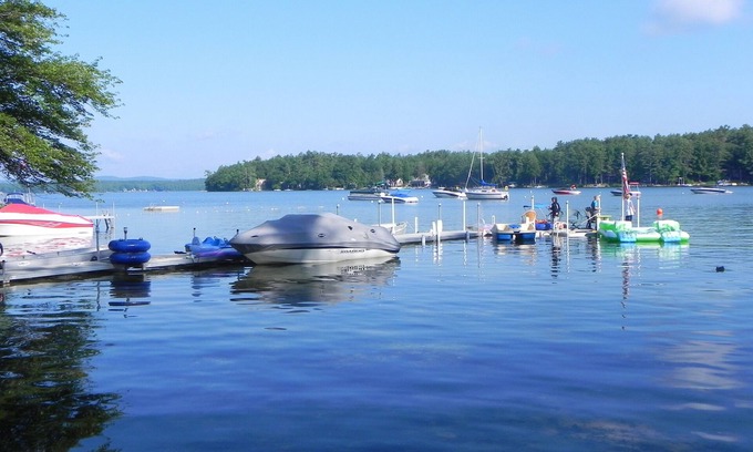 Moultonborough Cabaña | Acogedora casa de dos dormitorios en el lago Winnipesaukee! RESPIRACIÓN TOMANDO SOLES
